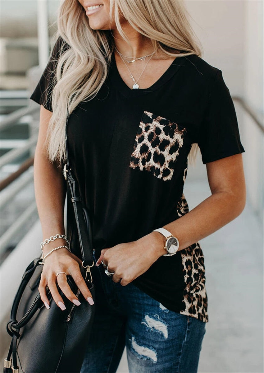 V-neck Leopard Pocket T-shirt